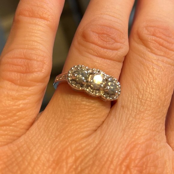 Antique 18kt White Gold 3 Stone Diamond Ring 1.25tcw - Picture 6 of 8